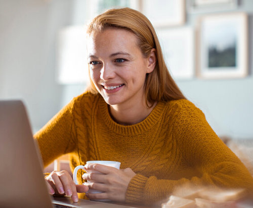 Resume writing – professional women writing a customised resume
